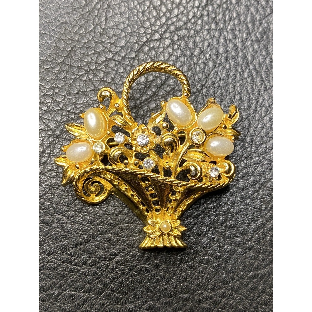 Rare VNTG Signed Coro Goldtone Flower Basket Clear Crystals Faux Pearls Brooch